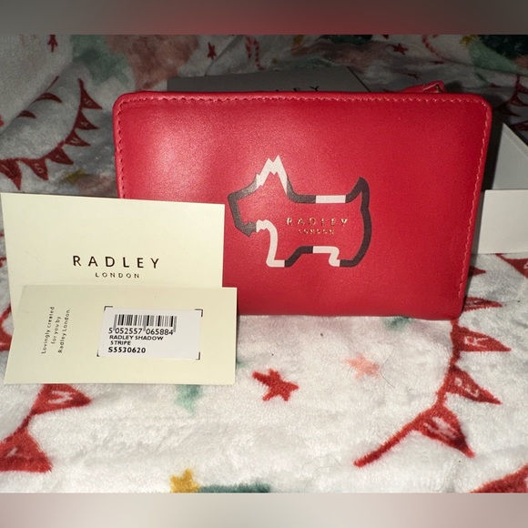 Great for a Gift π Radley London Red Wallet w/ Dog on it. NWT & comes w/ box. - Picture 1 of 14